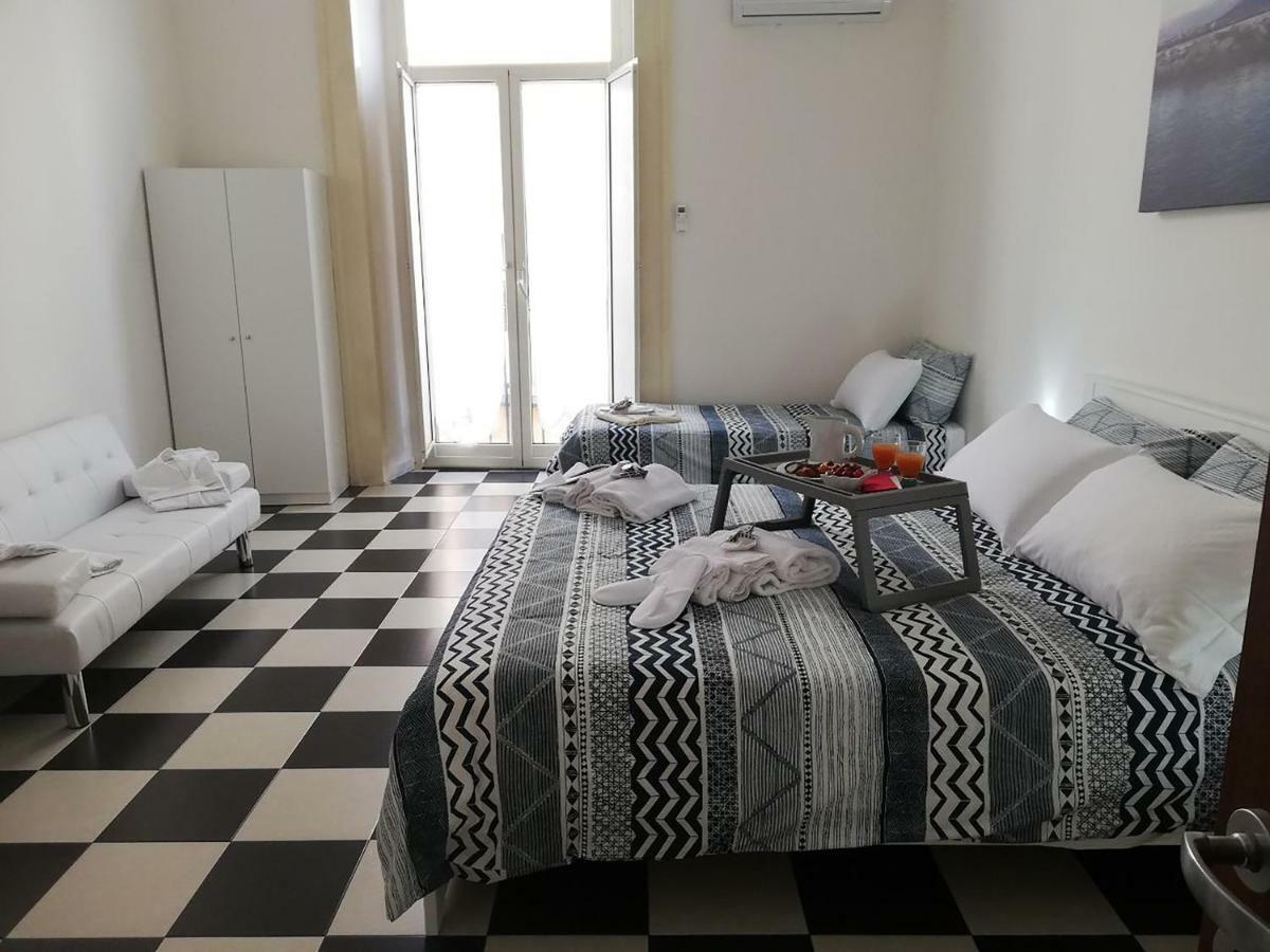 Mb Napoles Intera Casa Nápoles Exterior foto